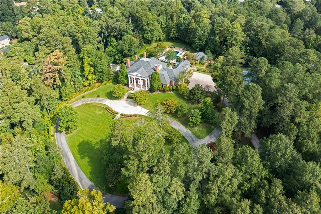 855 Davis Drive, Atlanta, Georgia 30327, 9 Bedrooms Bedrooms, ,9 BathroomsBathrooms,Residential,Sold,855 Davis Drive,7221421