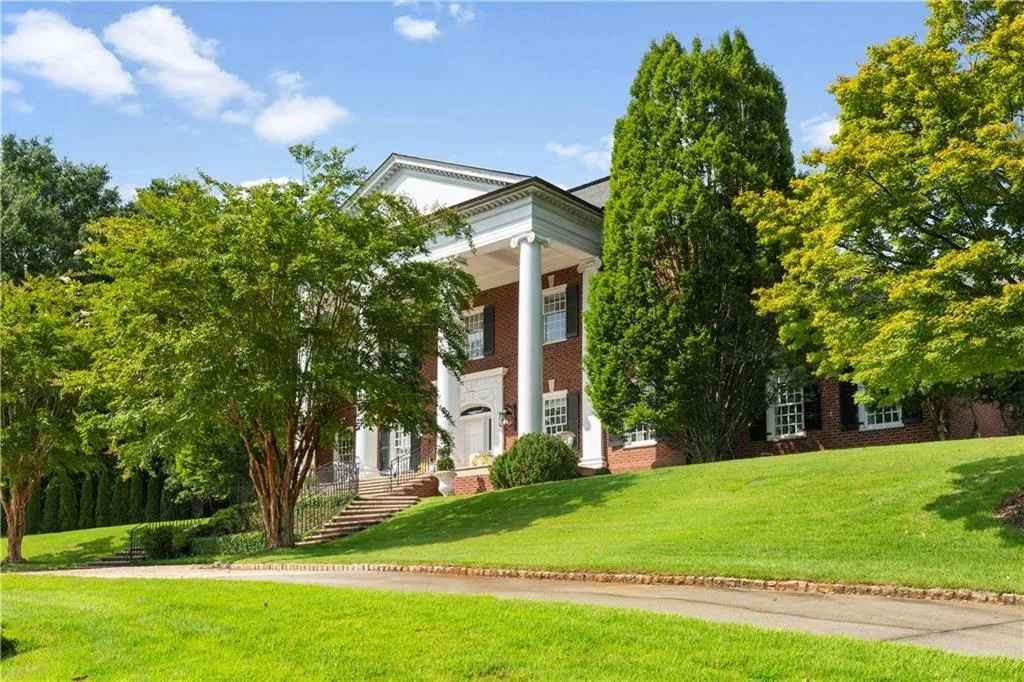 855 Davis Drive, Atlanta, Georgia 30327, 9 Bedrooms Bedrooms, ,9 BathroomsBathrooms,Residential,Sold,855 Davis Drive,7221421
