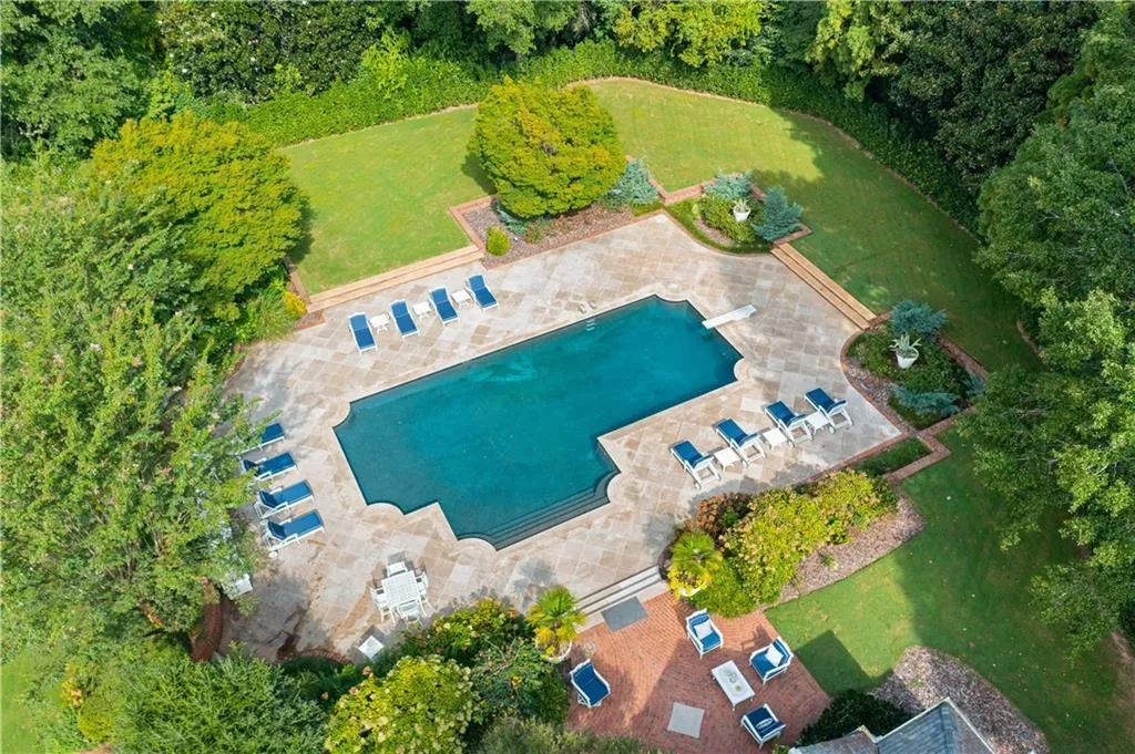 855 Davis Drive, Atlanta, Georgia 30327, 9 Bedrooms Bedrooms, ,9 BathroomsBathrooms,Residential,Sold,855 Davis Drive,7221421