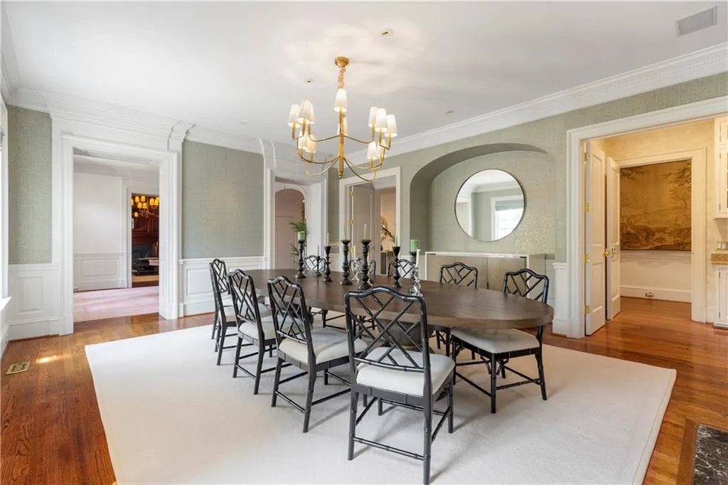 855 Davis Drive, Atlanta, Georgia 30327, 9 Bedrooms Bedrooms, ,9 BathroomsBathrooms,Residential,Sold,855 Davis Drive,7221421