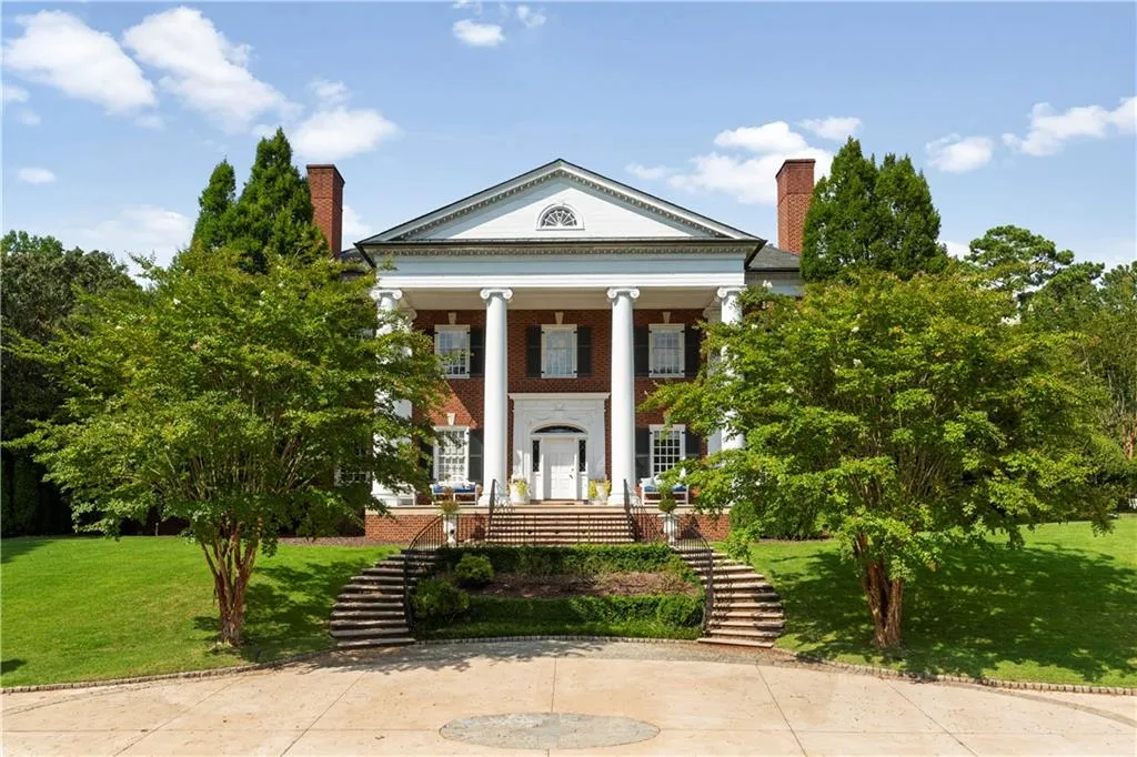 855 Davis Drive, Atlanta, Georgia 30327, 9 Bedrooms Bedrooms, ,9 BathroomsBathrooms,Residential,Sold,855 Davis Drive,7221421