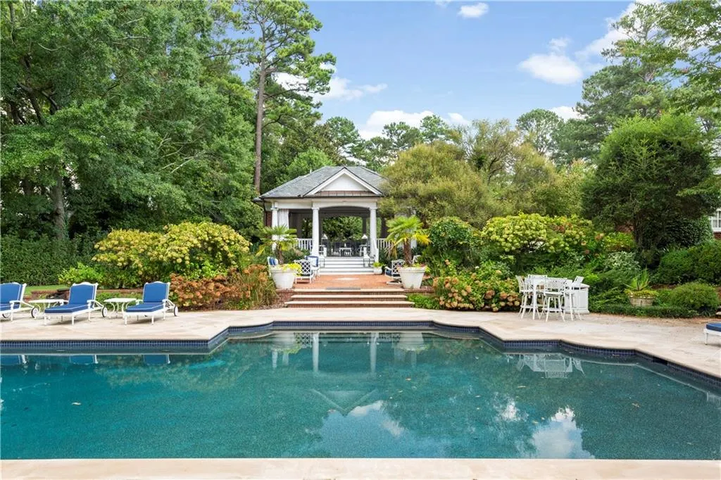 855 Davis Drive, Atlanta, Georgia 30327, 9 Bedrooms Bedrooms, ,9 BathroomsBathrooms,Residential,Sold,855 Davis Drive,7221421