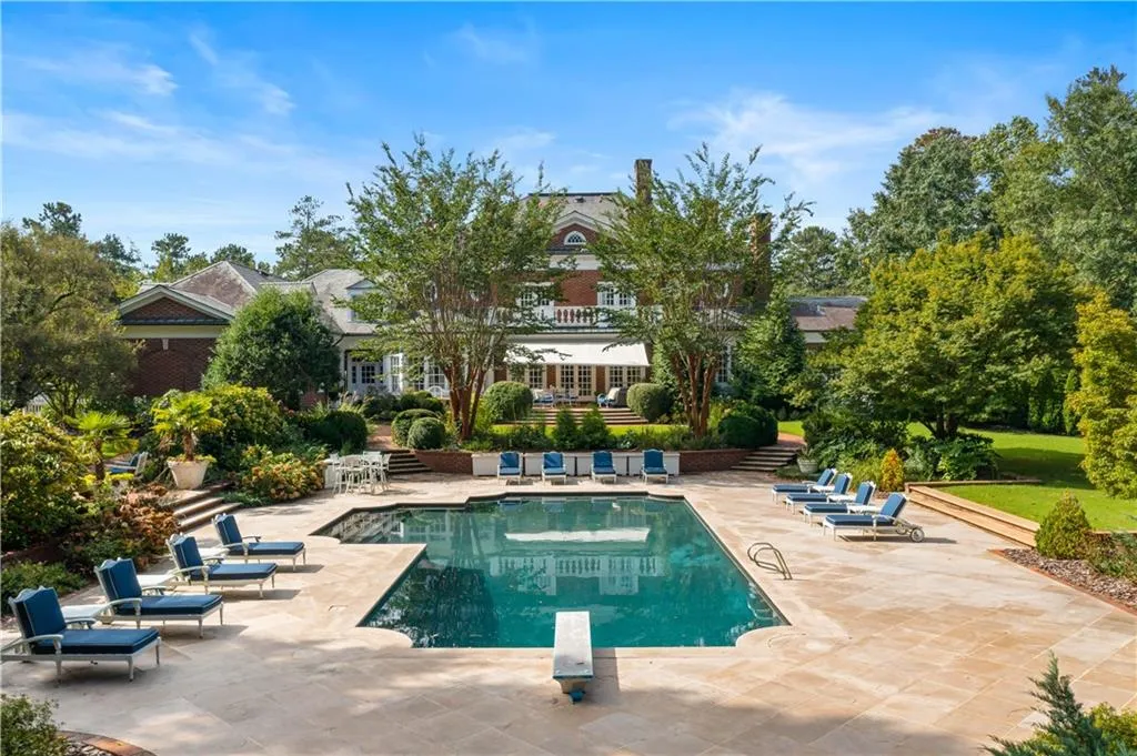 855 Davis Drive, Atlanta, Georgia 30327, 9 Bedrooms Bedrooms, ,9 BathroomsBathrooms,Residential,Sold,855 Davis Drive,7221421
