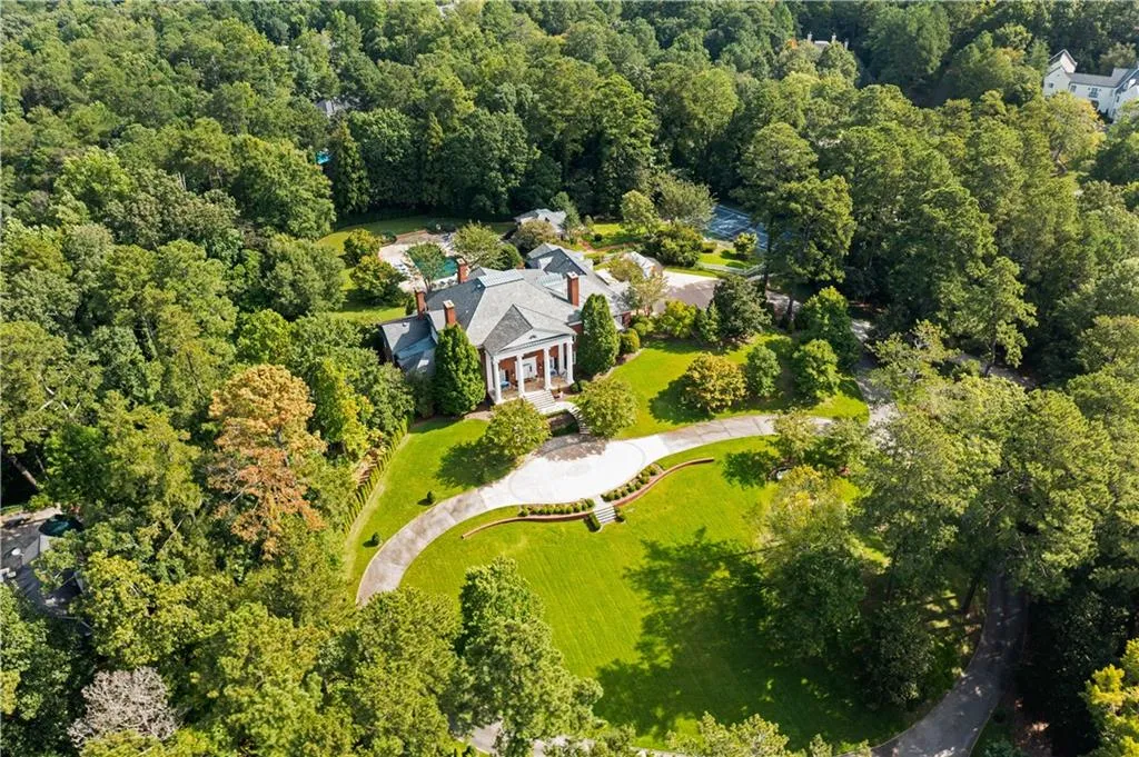 855 Davis Drive, Atlanta, Georgia 30327, 9 Bedrooms Bedrooms, ,9 BathroomsBathrooms,Residential,Sold,855 Davis Drive,7221421