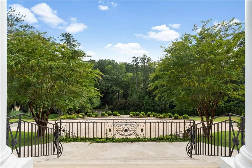 855 Davis Drive, Atlanta, Georgia 30327, 9 Bedrooms Bedrooms, ,9 BathroomsBathrooms,Residential,Sold,855 Davis Drive,7221421