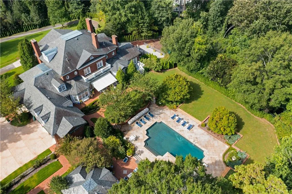 855 Davis Drive, Atlanta, Georgia 30327, 9 Bedrooms Bedrooms, ,9 BathroomsBathrooms,Residential,Sold,855 Davis Drive,7221421