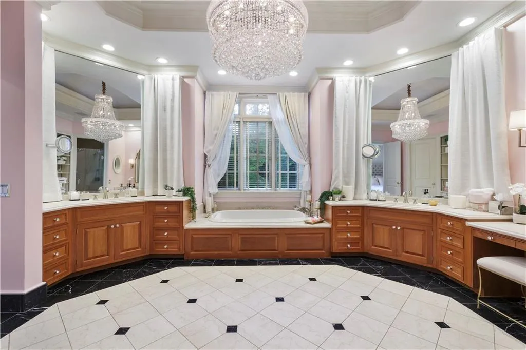 855 Davis Drive, Atlanta, Georgia 30327, 9 Bedrooms Bedrooms, ,9 BathroomsBathrooms,Residential,Sold,855 Davis Drive,7221421