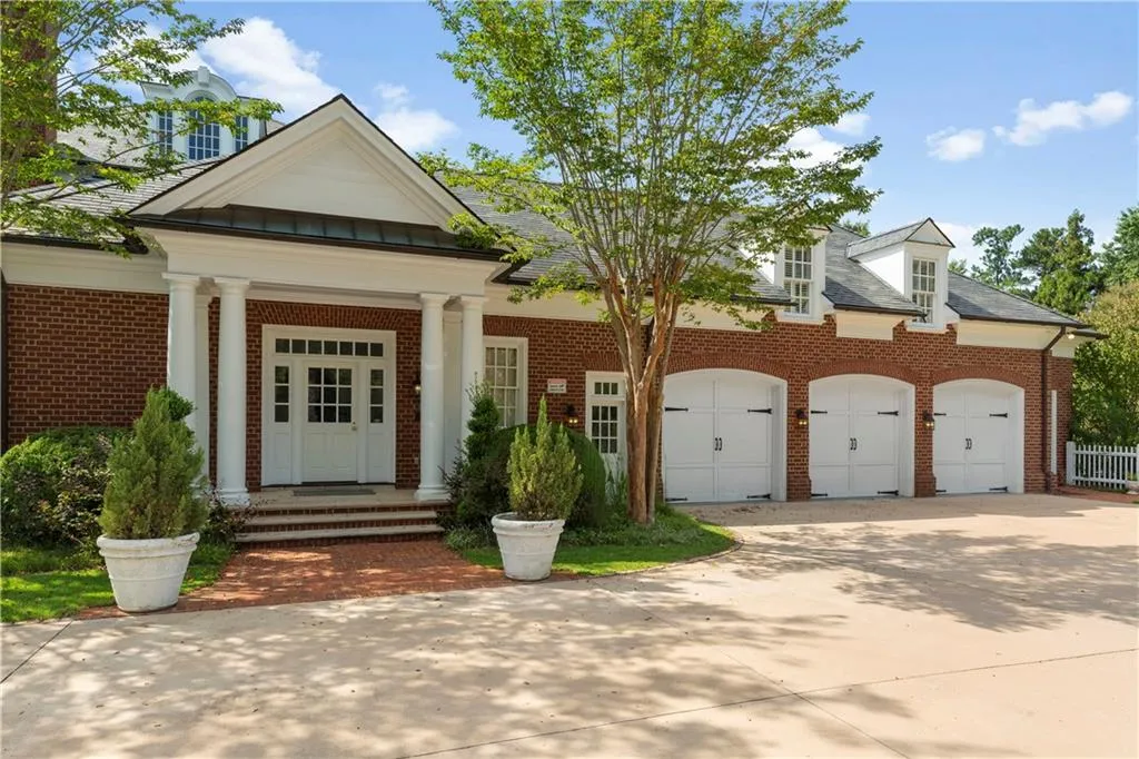 855 Davis Drive, Atlanta, Georgia 30327, 9 Bedrooms Bedrooms, ,9 BathroomsBathrooms,Residential,Sold,855 Davis Drive,7221421
