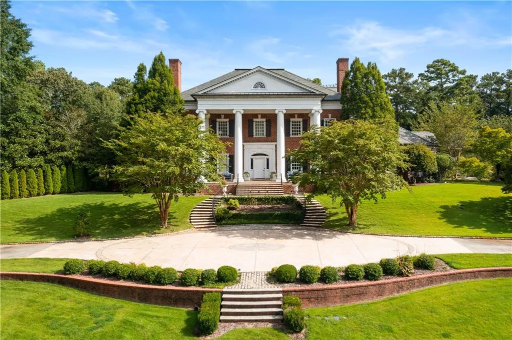 855 Davis Drive, Atlanta, Georgia 30327, 9 Bedrooms Bedrooms, ,9 BathroomsBathrooms,Residential,Sold,855 Davis Drive,7221421