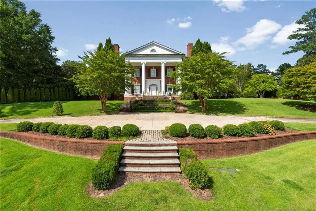 855 Davis Drive, Atlanta, Georgia 30327, 9 Bedrooms Bedrooms, ,9 BathroomsBathrooms,Residential,Sold,855 Davis Drive,7221421