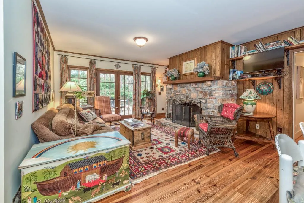 1120 Huntcliff, Sandy Springs, Georgia 30350, 3 Bedrooms Bedrooms, ,4 BathroomsBathrooms,Residential,Sold,1120 Huntcliff,5642082