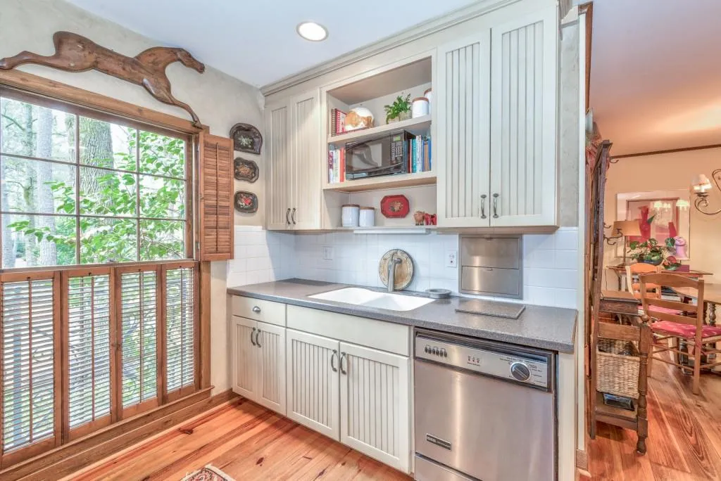 1120 Huntcliff, Sandy Springs, Georgia 30350, 3 Bedrooms Bedrooms, ,4 BathroomsBathrooms,Residential,Sold,1120 Huntcliff,5642082