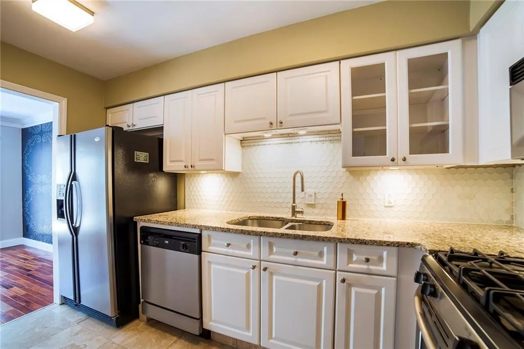 6980 Roswell Road Unit J7, Atlanta, Georgia 30328, 2 Bedrooms Bedrooms, ,1 BathroomBathrooms,Residential,Sold,6980 Roswell Road Unit J7,5697495