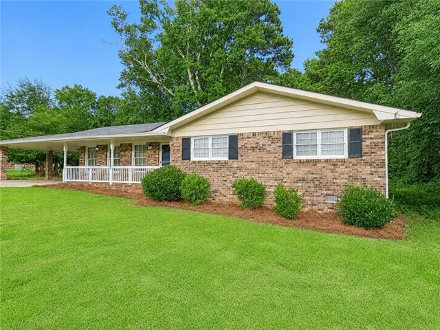 886 Oakhill Court, Stone Mountain, Georgia 30087