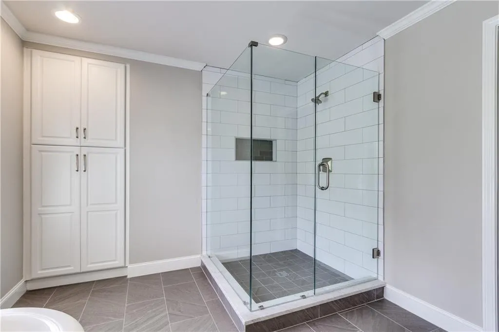 440 Tavern Circle, Sandy Springs, Georgia 30350, 4 Bedrooms Bedrooms, ,4 BathroomsBathrooms,Residential,Sold,440 Tavern Circle,6038465