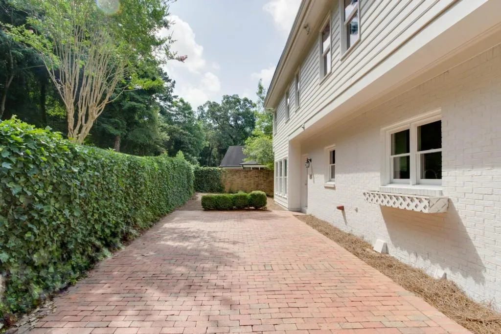 440 Tavern Circle, Sandy Springs, Georgia 30350, 4 Bedrooms Bedrooms, ,4 BathroomsBathrooms,Residential,Sold,440 Tavern Circle,6038465