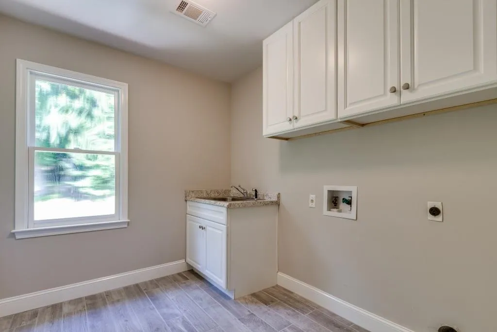 440 Tavern Circle, Sandy Springs, Georgia 30350, 4 Bedrooms Bedrooms, ,4 BathroomsBathrooms,Residential,Sold,440 Tavern Circle,6038465