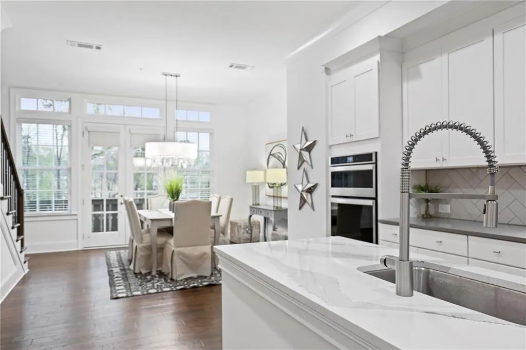6755 Encore Boulevard, Atlanta, Georgia 30328, 3 Bedrooms Bedrooms, ,3 BathroomsBathrooms,Residential,Sold,6755 Encore Boulevard,7027163