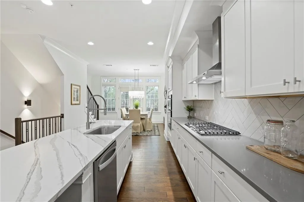6755 Encore Boulevard, Atlanta, Georgia 30328, 3 Bedrooms Bedrooms, ,3 BathroomsBathrooms,Residential,Sold,6755 Encore Boulevard,7027163