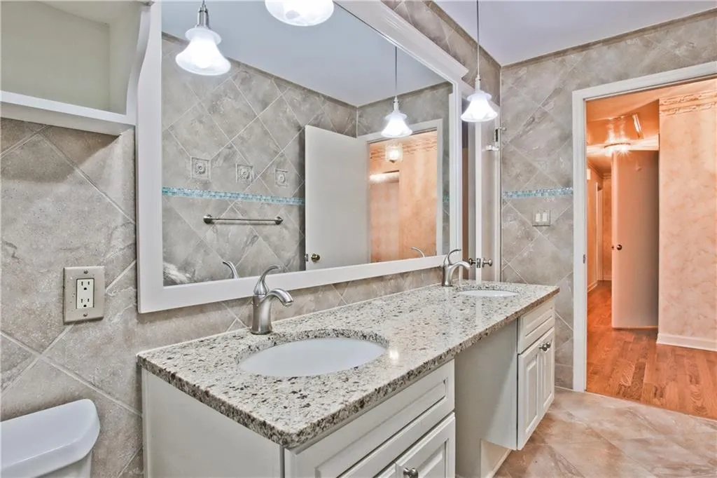 340 Colewood Way, Sandy Springs, Georgia 30328, 4 Bedrooms Bedrooms, ,2 BathroomsBathrooms,Residential,Sold,340 Colewood Way,7120071