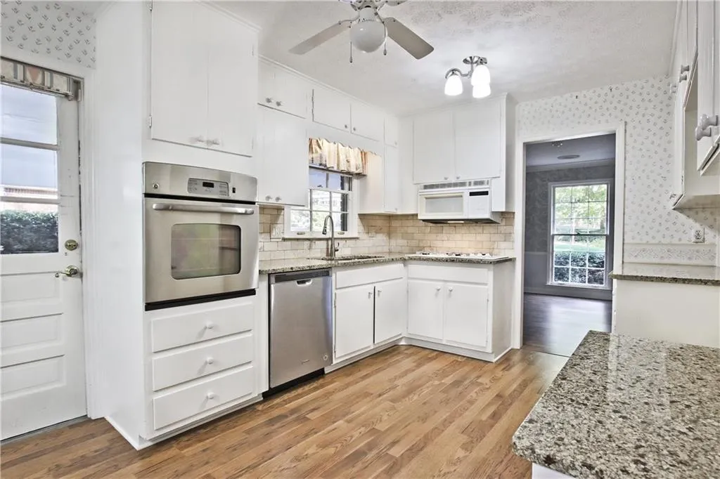 340 Colewood Way, Sandy Springs, Georgia 30328, 4 Bedrooms Bedrooms, ,2 BathroomsBathrooms,Residential,Sold,340 Colewood Way,7120071