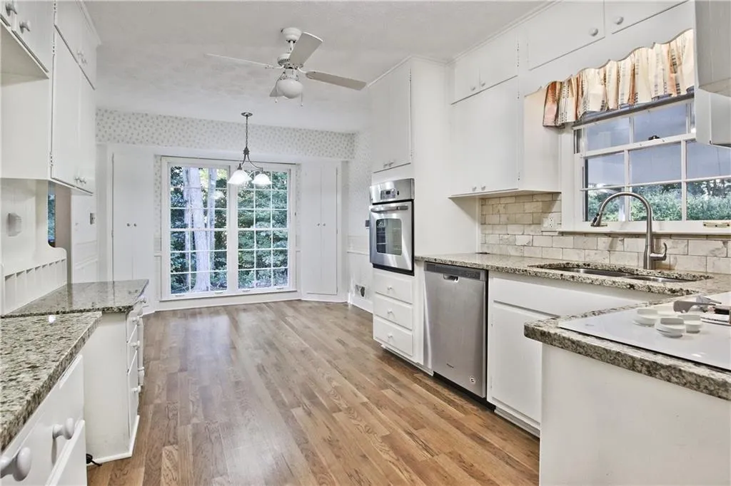 340 Colewood Way, Sandy Springs, Georgia 30328, 4 Bedrooms Bedrooms, ,2 BathroomsBathrooms,Residential,Sold,340 Colewood Way,7120071