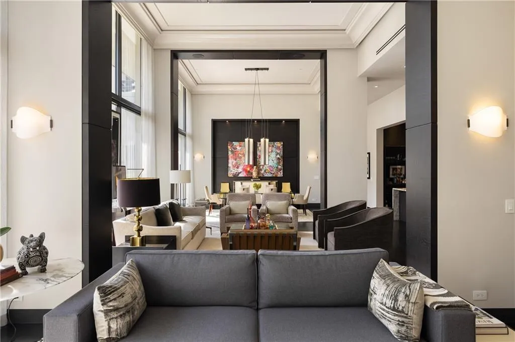 2660 Peachtree Road Nw Unit 4h, Atlanta, Georgia 30305, 3 Bedrooms Bedrooms, ,3 BathroomsBathrooms,Residential,Sold,2660 Peachtree Road Nw Unit 4h,7660336