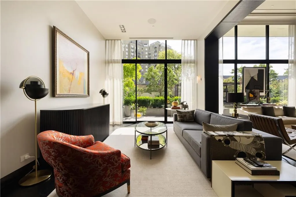 2660 Peachtree Road Nw Unit 4h, Atlanta, Georgia 30305, 3 Bedrooms Bedrooms, ,3 BathroomsBathrooms,Residential,Sold,2660 Peachtree Road Nw Unit 4h,7660336