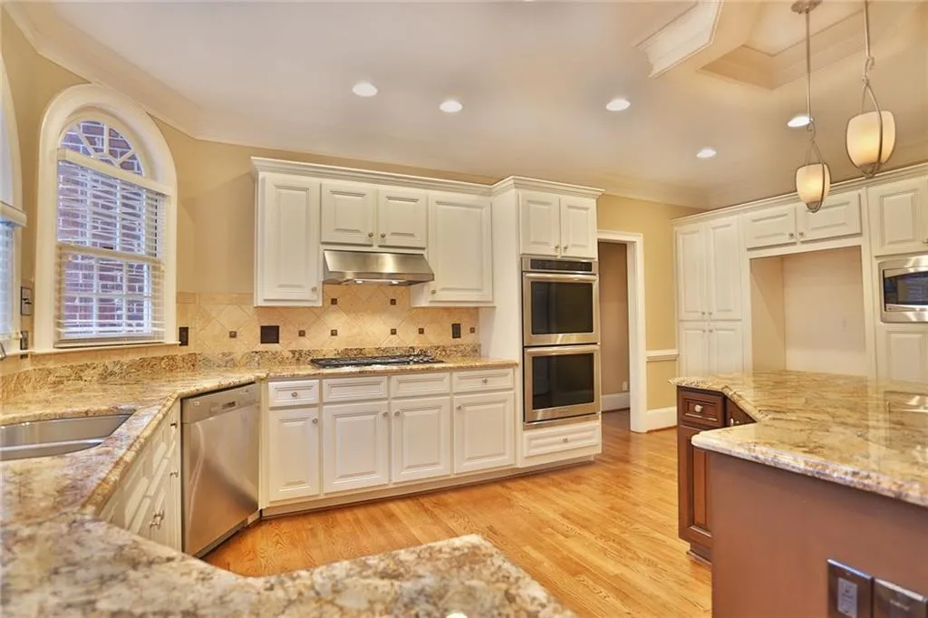 200 Summerhouse Lane, Sandy Springs, Georgia 30350, 5 Bedrooms Bedrooms, ,6 BathroomsBathrooms,Residential,Sold,200 Summerhouse Lane,5792031