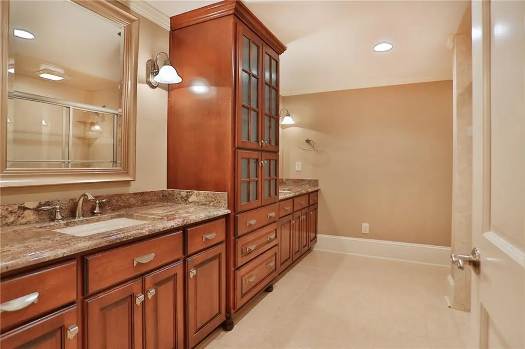 200 Summerhouse Lane, Sandy Springs, Georgia 30350, 5 Bedrooms Bedrooms, ,6 BathroomsBathrooms,Residential,Sold,200 Summerhouse Lane,5792031