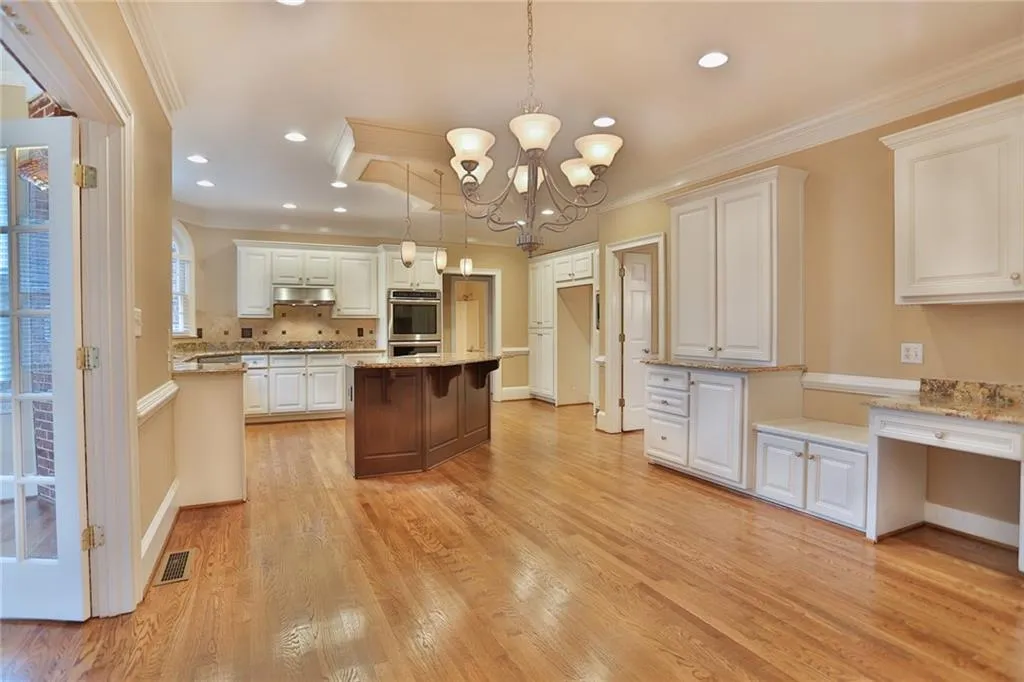 200 Summerhouse Lane, Sandy Springs, Georgia 30350, 5 Bedrooms Bedrooms, ,6 BathroomsBathrooms,Residential,Sold,200 Summerhouse Lane,5792031