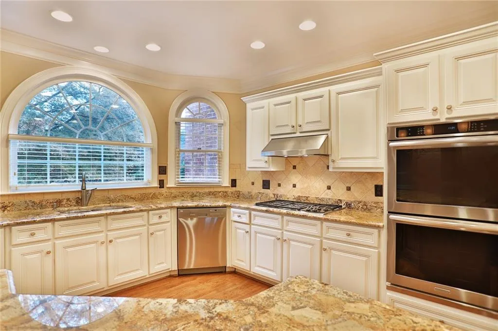 200 Summerhouse Lane, Sandy Springs, Georgia 30350, 5 Bedrooms Bedrooms, ,6 BathroomsBathrooms,Residential,Sold,200 Summerhouse Lane,5792031