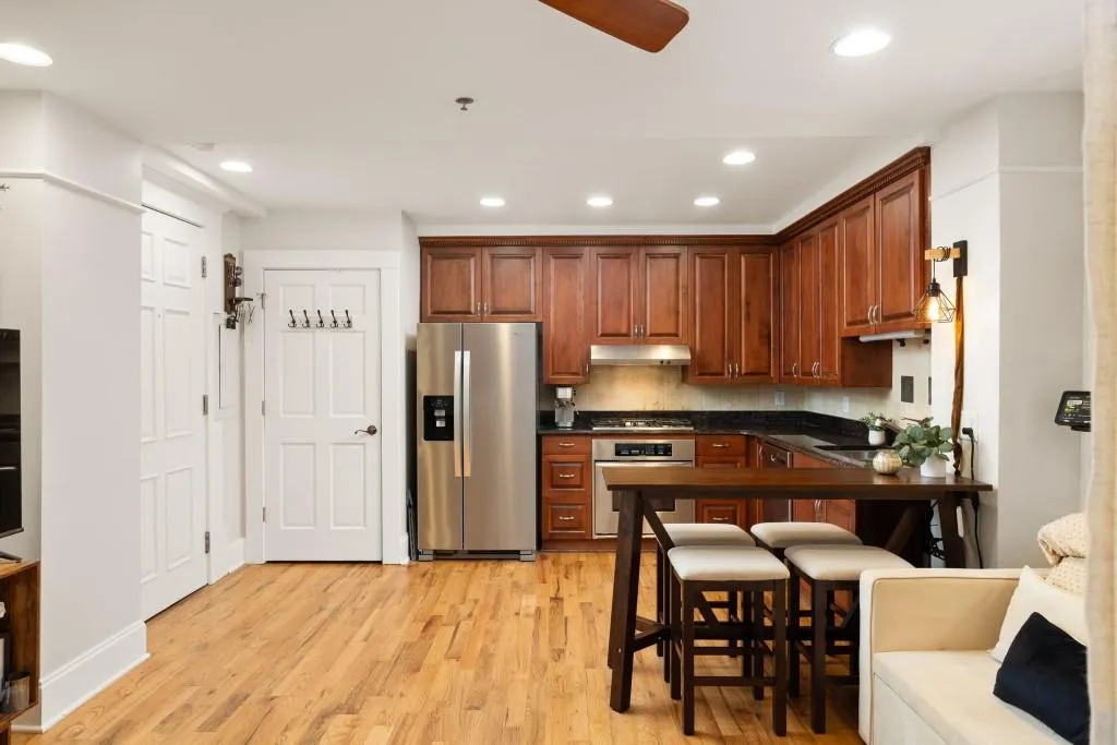 259 14th Street Ne Unit B103, Atlanta, Georgia 30309, 1 Bedroom Bedrooms, ,1 BathroomBathrooms,Residential,For Sale,259 14th Street Ne Unit B103,7670573