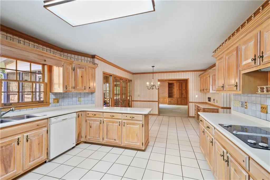 7700 Dunvegan Close, Atlanta, Georgia 30350, 4 Bedrooms Bedrooms, ,3 BathroomsBathrooms,Residential,Sold,7700 Dunvegan Close,7558651