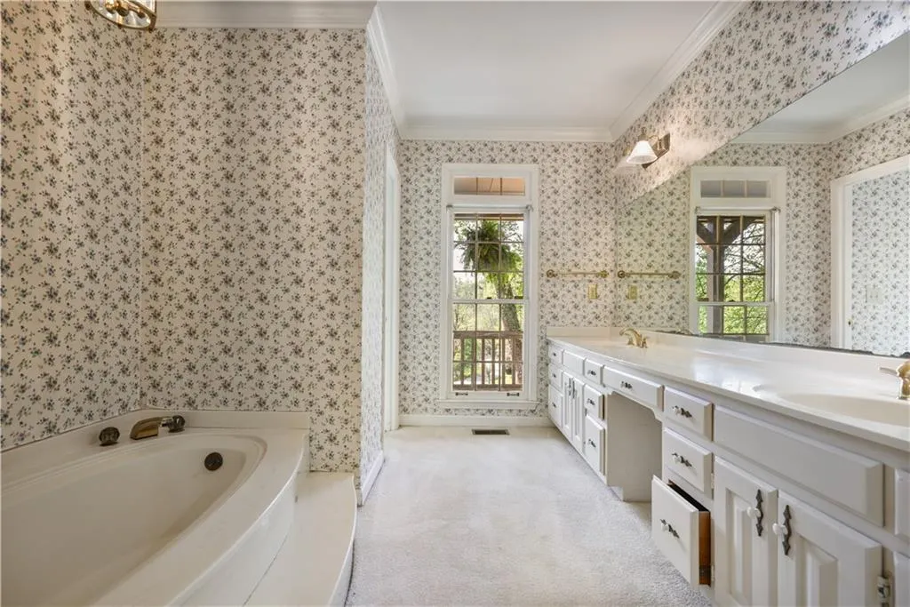 7700 Dunvegan Close, Atlanta, Georgia 30350, 4 Bedrooms Bedrooms, ,3 BathroomsBathrooms,Residential,Sold,7700 Dunvegan Close,7558651