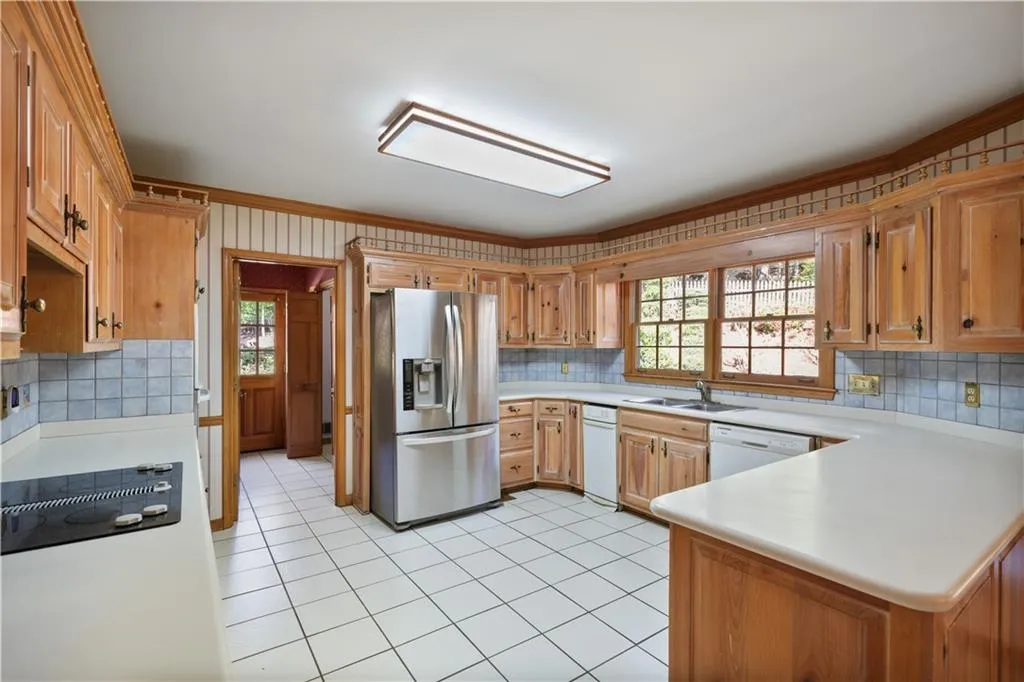 7700 Dunvegan Close, Atlanta, Georgia 30350, 4 Bedrooms Bedrooms, ,3 BathroomsBathrooms,Residential,Sold,7700 Dunvegan Close,7558651