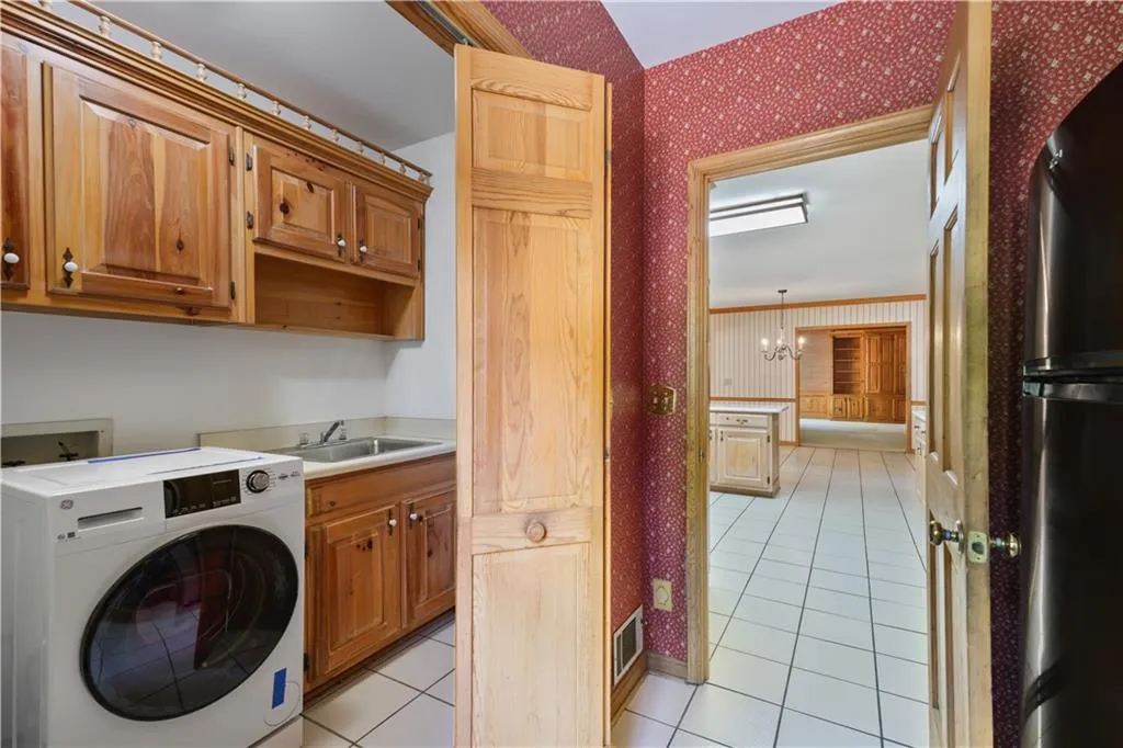 7700 Dunvegan Close, Atlanta, Georgia 30350, 4 Bedrooms Bedrooms, ,3 BathroomsBathrooms,Residential,Sold,7700 Dunvegan Close,7558651