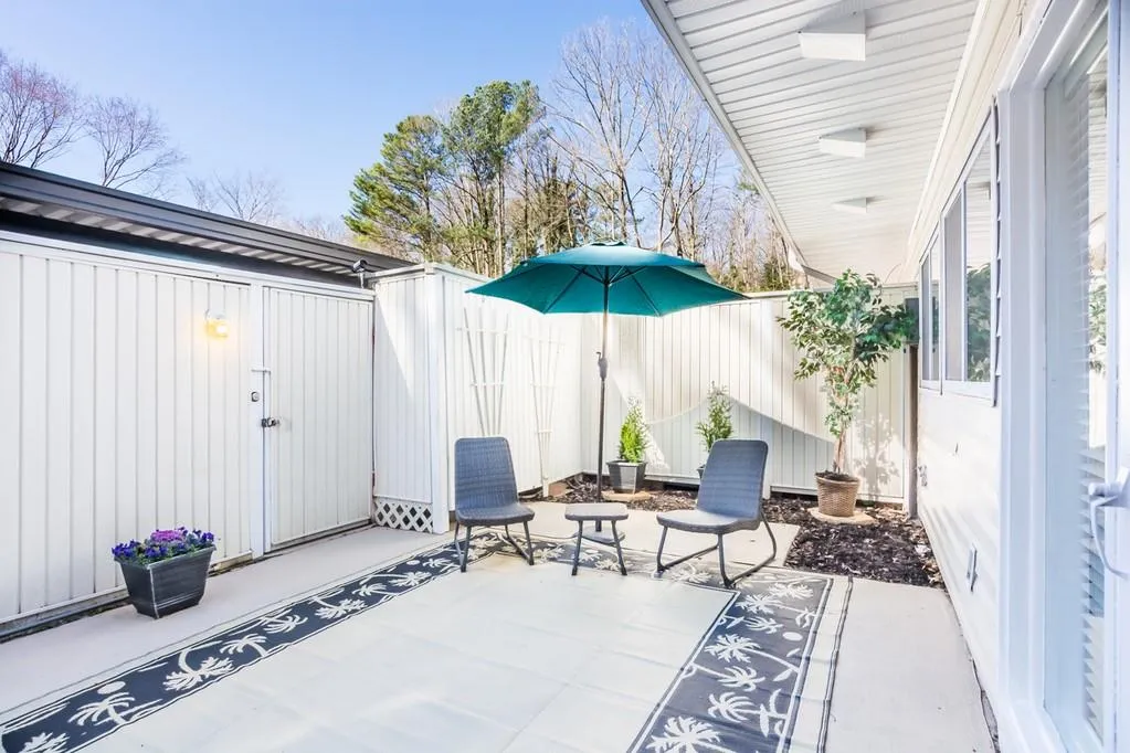 7114 Stonington Drive Ne, Sandy Springs, Georgia 30328, 3 Bedrooms Bedrooms, ,2 BathroomsBathrooms,Residential,Sold,7114 Stonington Drive Ne,6509231