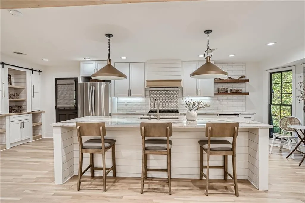 6240 Rivercliffe Drive, Sandy Springs, Georgia 30328, 5 Bedrooms Bedrooms, ,4 BathroomsBathrooms,Residential,Sold,6240 Rivercliffe Drive,7121873