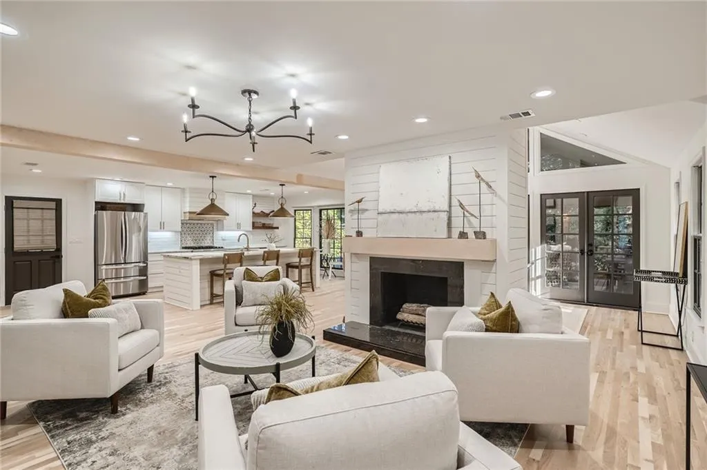 6240 Rivercliffe Drive, Sandy Springs, Georgia 30328, 5 Bedrooms Bedrooms, ,4 BathroomsBathrooms,Residential,Sold,6240 Rivercliffe Drive,7121873