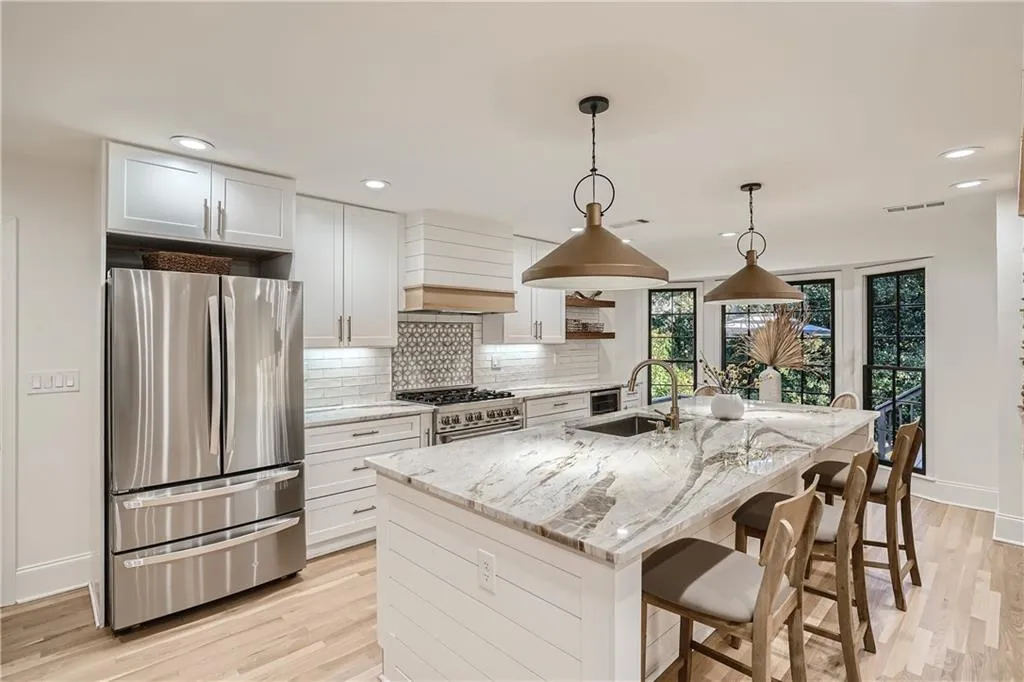 6240 Rivercliffe Drive, Sandy Springs, Georgia 30328, 5 Bedrooms Bedrooms, ,4 BathroomsBathrooms,Residential,Sold,6240 Rivercliffe Drive,7121873