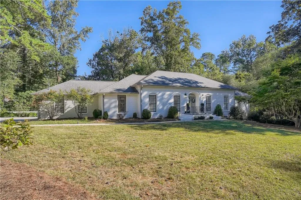 6240 Rivercliffe Drive, Sandy Springs, Georgia 30328, 5 Bedrooms Bedrooms, ,4 BathroomsBathrooms,Residential,Sold,6240 Rivercliffe Drive,7121873
