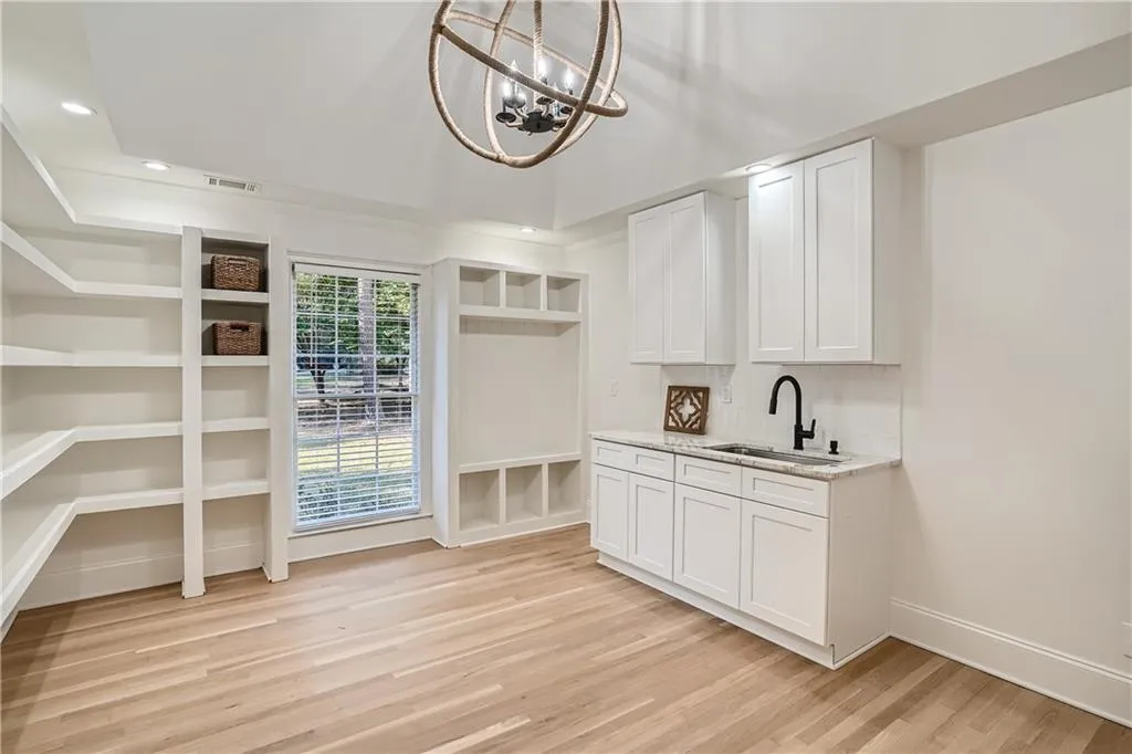 6240 Rivercliffe Drive, Sandy Springs, Georgia 30328, 5 Bedrooms Bedrooms, ,4 BathroomsBathrooms,Residential,Sold,6240 Rivercliffe Drive,7121873