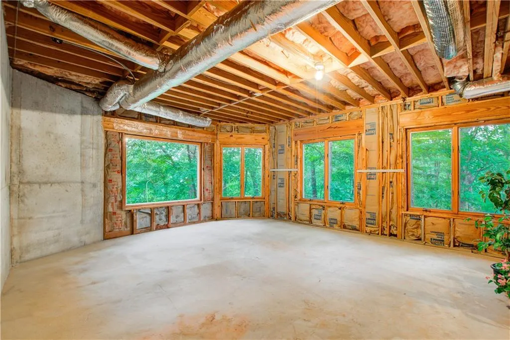 Miscellaneous room with concrete flooring