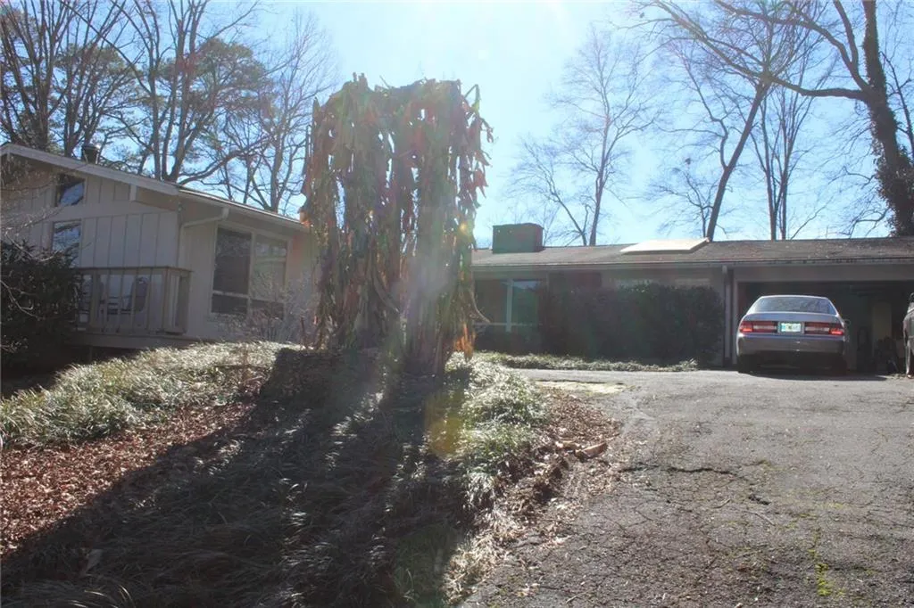 375 Highbrook Drive, Atlanta, Georgia 30342, 3 Bedrooms Bedrooms, ,2 BathroomsBathrooms,Residential,Sold,375 Highbrook Drive,5642217