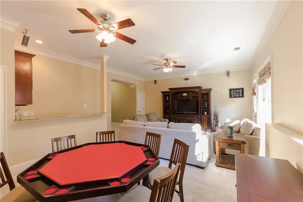 5492 Glenridge Drive Unit 560, Atlanta, Georgia 30342, 4 Bedrooms Bedrooms, ,3 BathroomsBathrooms,Residential,Sold,5492 Glenridge Drive Unit 560,6125219