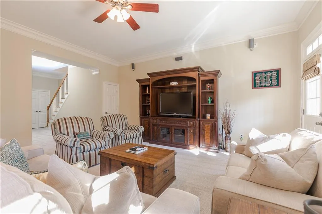 5492 Glenridge Drive Unit 560, Atlanta, Georgia 30342, 4 Bedrooms Bedrooms, ,3 BathroomsBathrooms,Residential,Sold,5492 Glenridge Drive Unit 560,6125219
