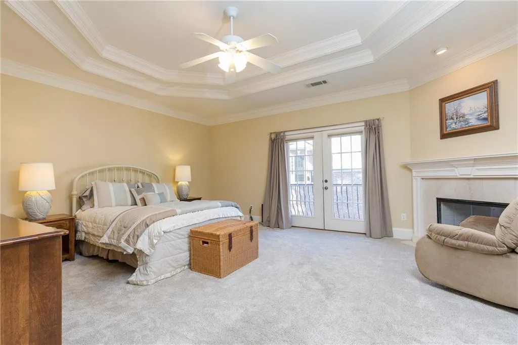 5492 Glenridge Drive Unit 560, Atlanta, Georgia 30342, 4 Bedrooms Bedrooms, ,3 BathroomsBathrooms,Residential,Sold,5492 Glenridge Drive Unit 560,6125219