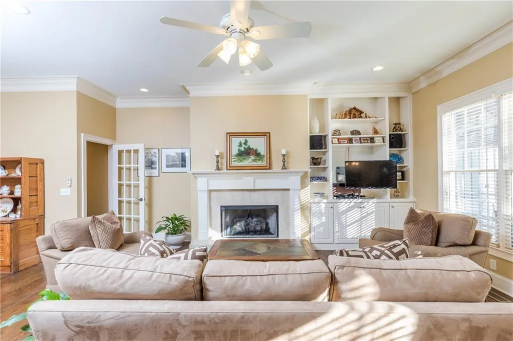 5492 Glenridge Drive Unit 560, Atlanta, Georgia 30342, 4 Bedrooms Bedrooms, ,3 BathroomsBathrooms,Residential,Sold,5492 Glenridge Drive Unit 560,6125219