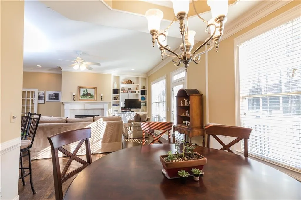 5492 Glenridge Drive Unit 560, Atlanta, Georgia 30342, 4 Bedrooms Bedrooms, ,3 BathroomsBathrooms,Residential,Sold,5492 Glenridge Drive Unit 560,6125219